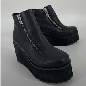 UNIF Daria 
•Black Platform
•Ankle Boots 
•Size 7
•100% leather upper
•zippers